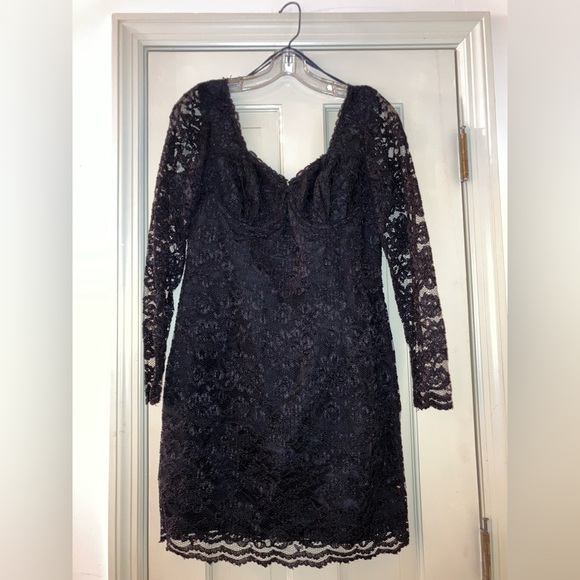 Vintage 90s Scallop Lace Dress- See through lace sleeves wedding, MOB, Funeral - Picture 1 of 4